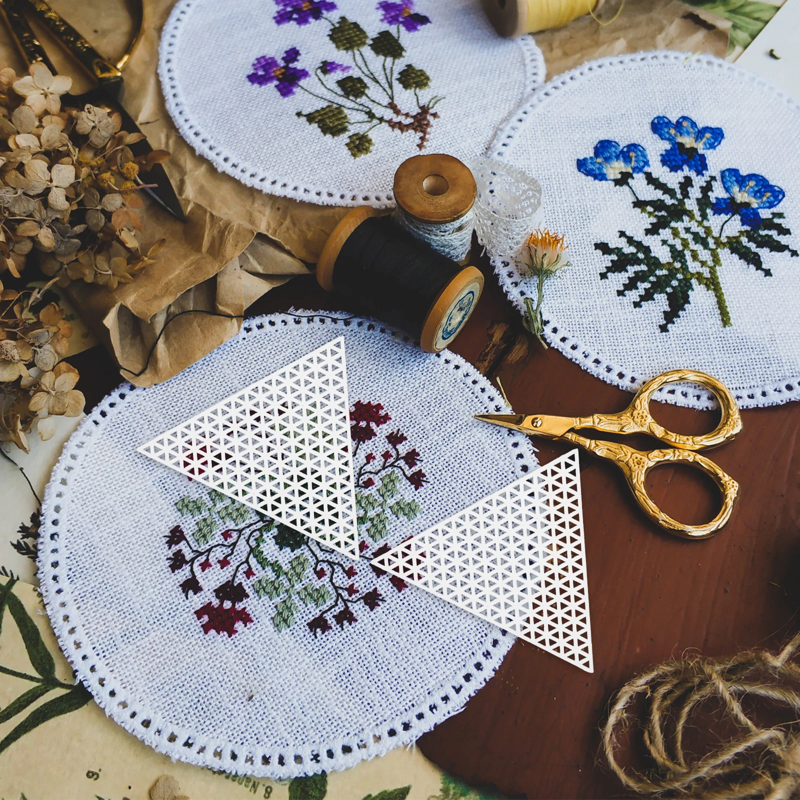 

20Pcs Triangle Plastic Canvas Sheets Clear Mesh Craft Kit for Cross Stitch Embroidery DIY Projects Mesh Plastic Canvas