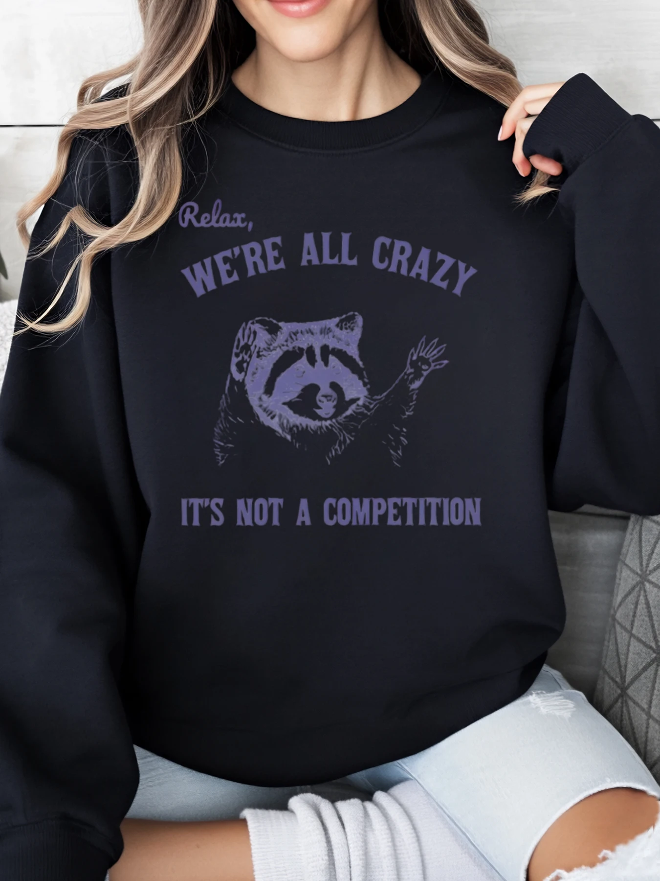 

Толстовка с принтом Raccoon Relax We're All Crazy It's Not a Competition, женская повседневная одежда на Хэллоуин, черная, больших размеров
