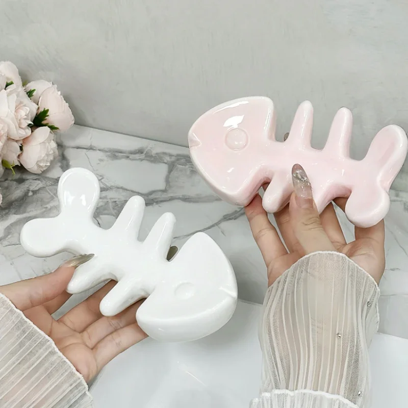 1pc, Ceramic Fishbone Soap Dish, Soap Storage Rack, Bathroom Accessories, Home Furnishing Decoration, Portable Soap Holder