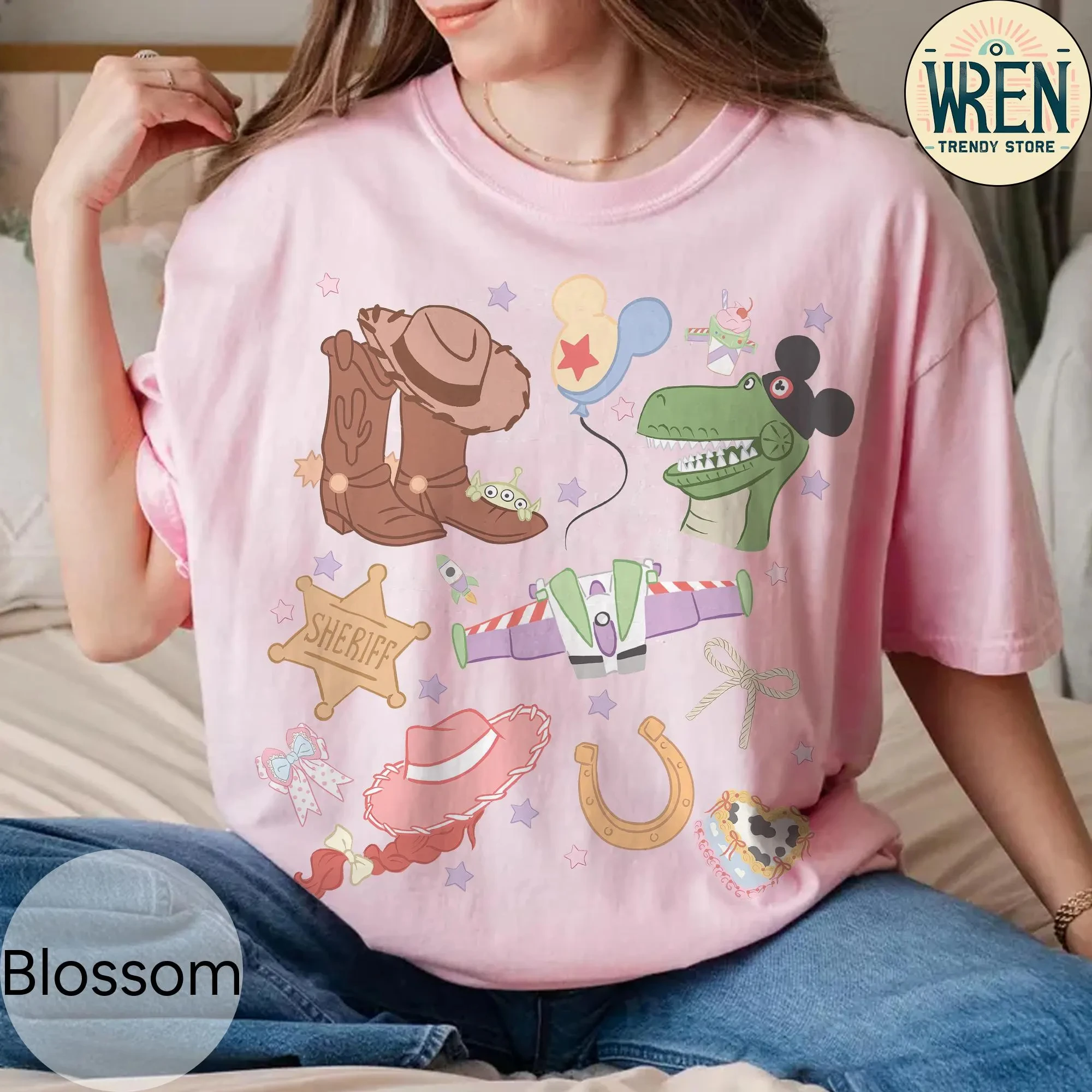 Retro Toy Adventure Shirt, Woody Buzz Lightyear und Elsa T-Shirt, Pixar Character Badge T-Shirt, süßes Disney Family Travel Shirt