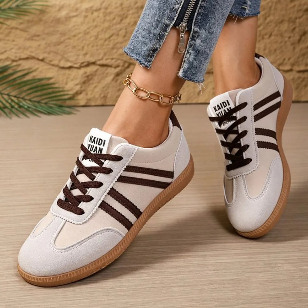 Leichte, bequeme Sneaker, modische, gestreifte Sportschuhe mit Schnürung, Damen-Freizeitschuhe, atmungsaktiv, niedrig geschnitten, mit Gummisohle. – Detail 7