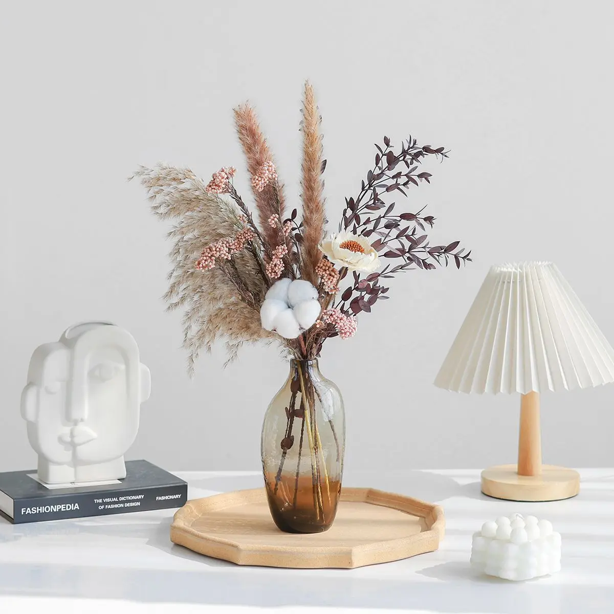 

Dried Flowers Bouquet and Glass Vase for Home Decorate Living Room Pampas Grass Wedding Bouquet Eucalyptus Leaves Natural Plants