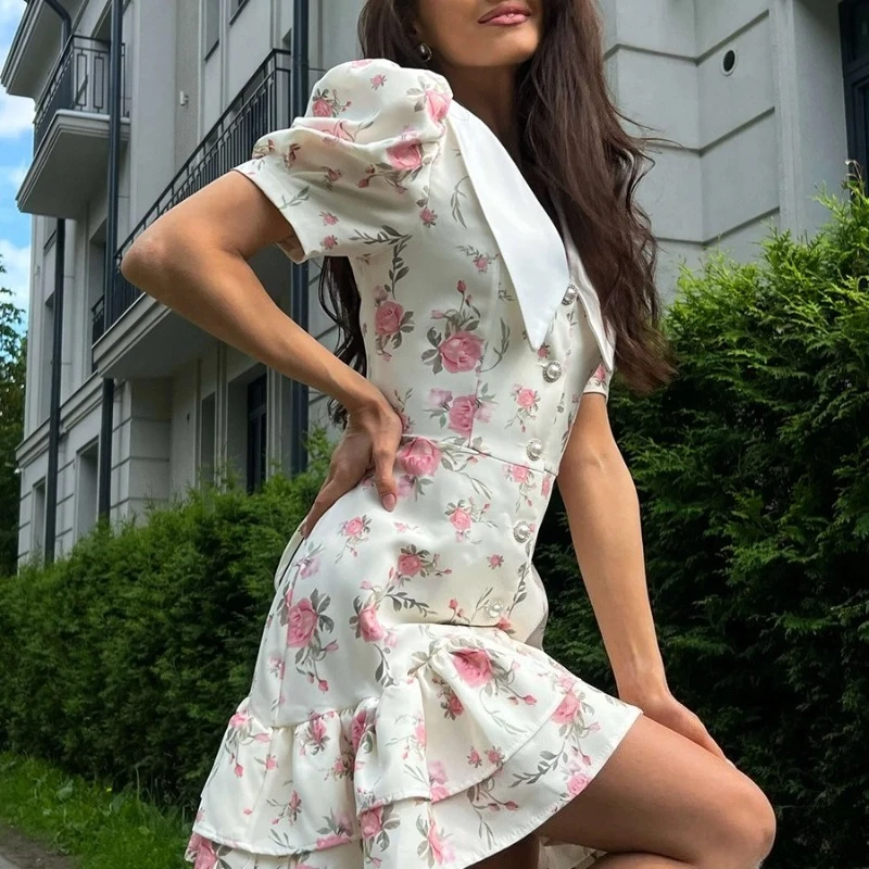 2025 Nuovo elegante manica corta con scollo a V manica a sbuffo vita stretta volant a strati mini abito floreale beachwear festa abito estivo