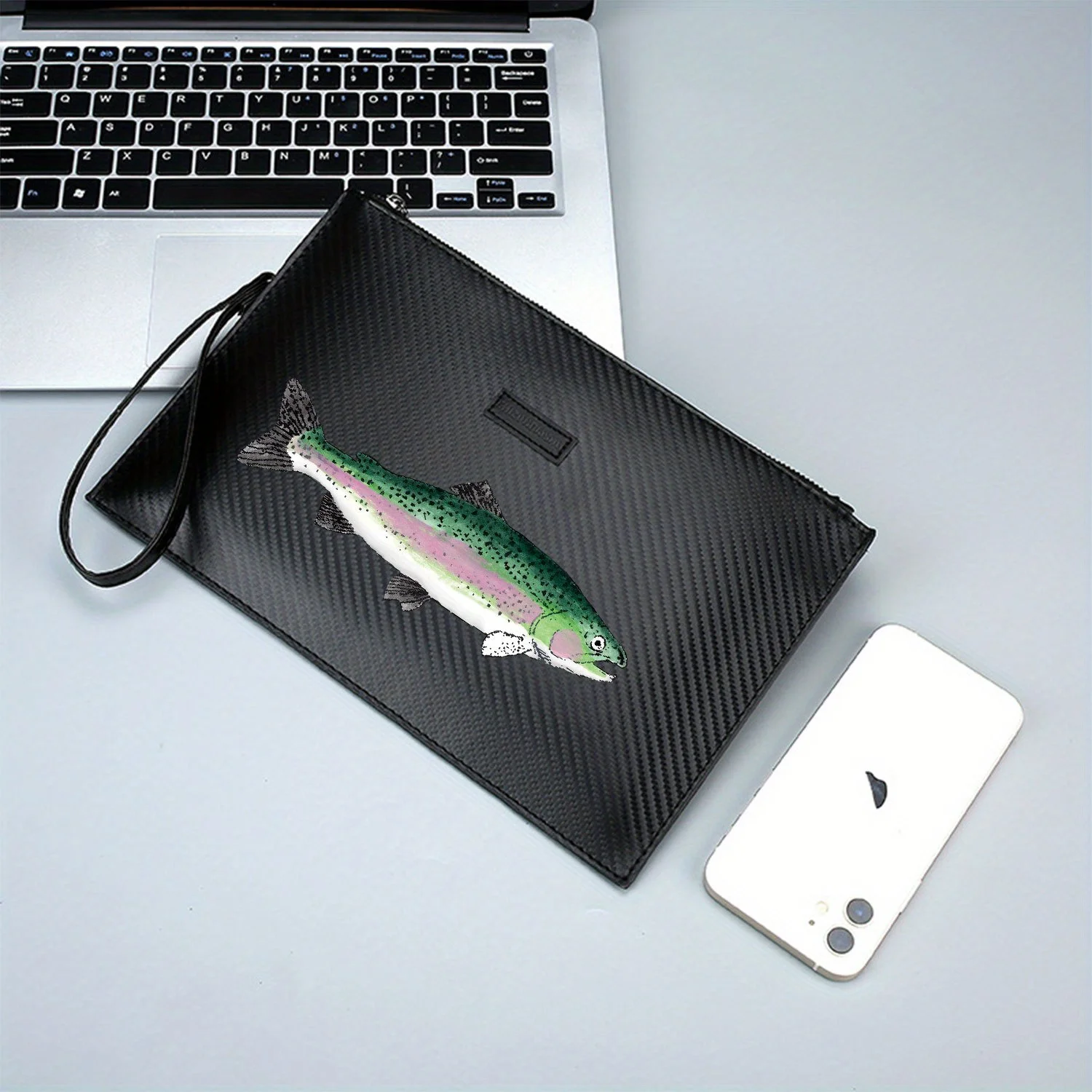 لوحة ألوان مائية ملونة على شكل سمكة خضراء، حقيبة يد رجالية أنيقة مطبوعة من البولي يوريثان، عصرية وعملية للحمل اليومي