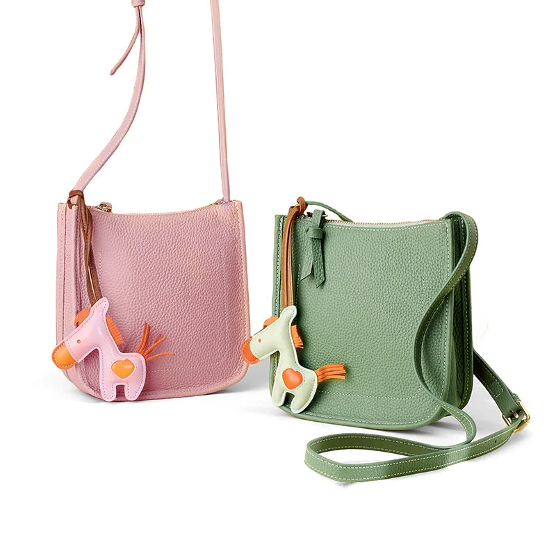 

Crossbody bag for girls cute little horse pendant genuine leather bucket bag large-capacity single-shoulder bag for girls Kawaii