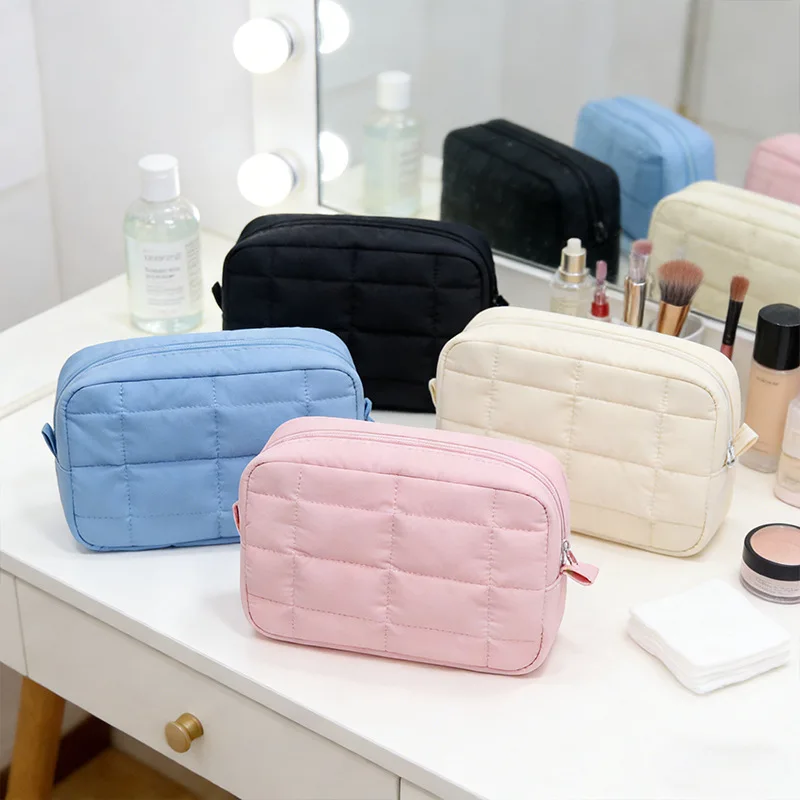 

2026 New Padded Makeup Bag Large Capacity Cotton Quilted Travel Toiletry Organizer Soft Portable Lightweight Cloud Pouch
