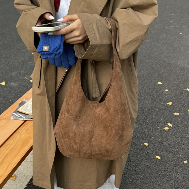 حقائب كتف عصرية من Leftside للنساء تصميم حقيبة هوبو من جلد الغزال الصناعي 2025 أحدث حقائب اليد والمحافظ الفاخرة ذات اللون الصلب