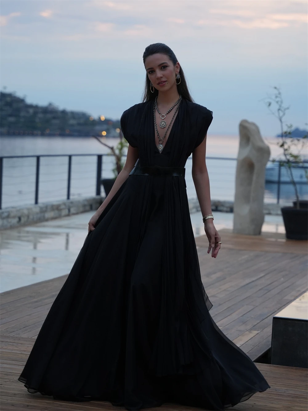 

Customized Exquisite Black Chiffon Evening Dress High Quality V-Neck Sleeveless Homecoming Dress Soft Special Occasion Gowns