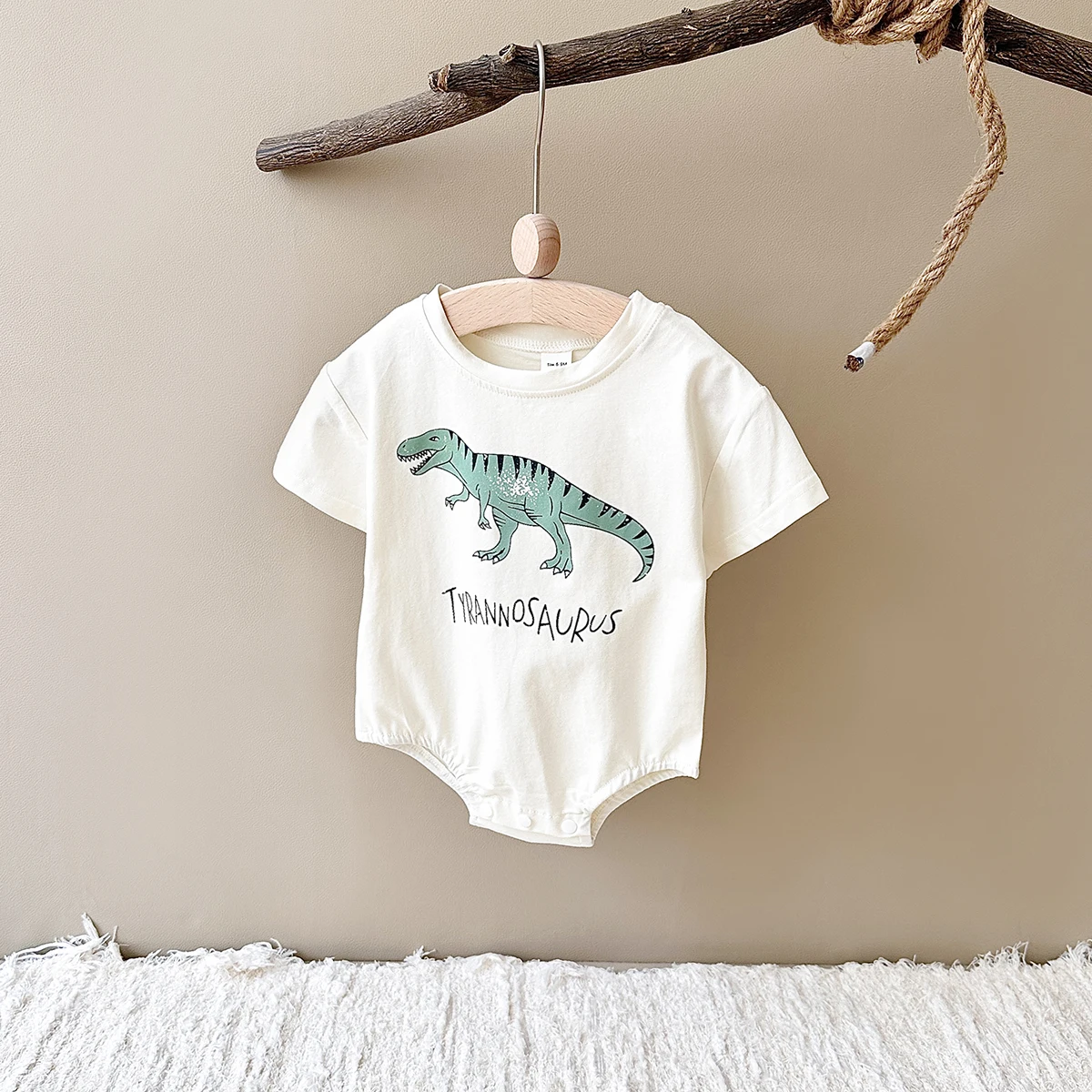 INS Summer Newborn Boys Girls Clothing Triangle Romper Cotton Baby Bodysuit Cartoon Dinosaur Print Short Sleeve Infant 0-18M