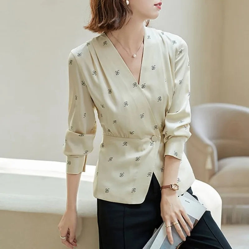 2023 Autumn Blouse V-neck Patchwork Button Printing Folds with Waist Down for Slimming Long Sleeved Spring Women\'s Shirt