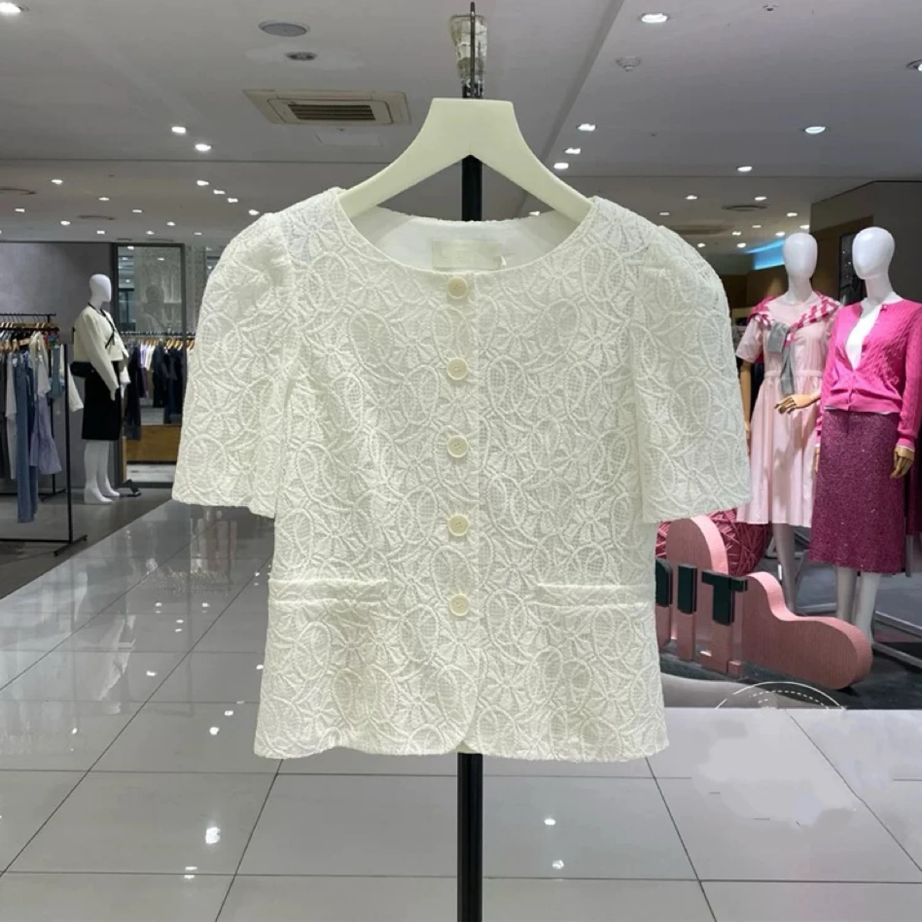 

Korean Sle IT M*CHAA Summer 25 Faionable Commute Hollow out Floral ort Sve irt Ele Slimming Versatile Casual Top