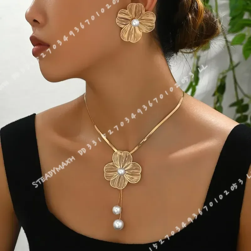 2pcs Luxury Gold Color Stereo Flower Inlay Pearl Necklace and Earrings Set for Women Wedding Party Charm Jewelry Gift