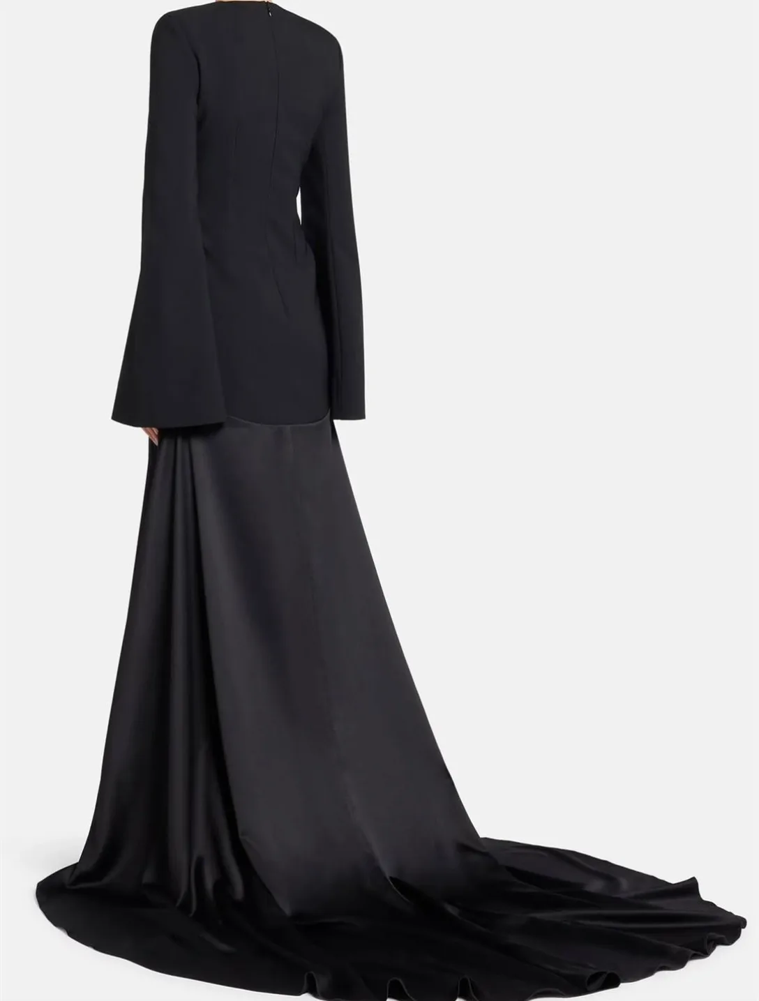 Maßgeschneiderte Abendkleider aus Crêpe mit langen Ärmeln und O-Ausschnitt, Meerjungfrau-Satin, plissiert, فسات Varaxima Midt Sweep Train-Abschlussballkleid für Frauen