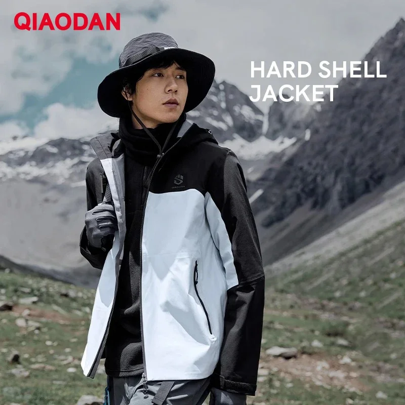 

Мужская куртка QIAODAN ShanShen PRO с твердым корпусом, зима 2025 года, уличные водонепроницаемые ветрозащитные легкие походные куртки QXFCF3244016R