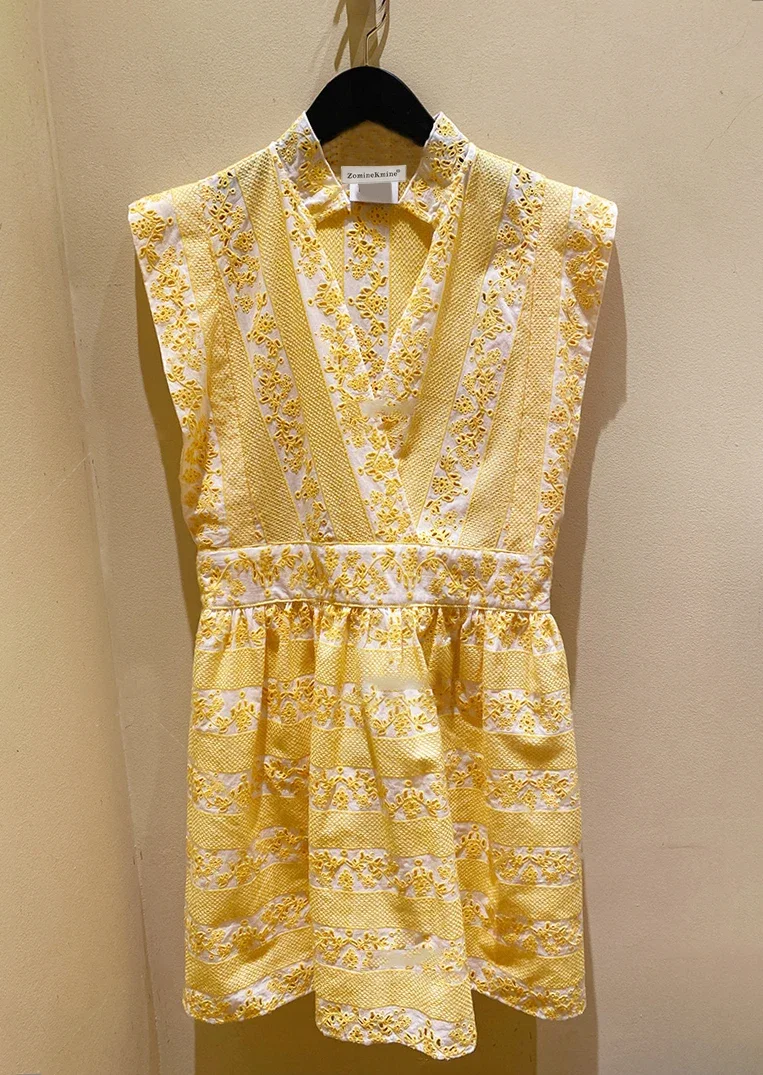 

2023 Summer embroidery yellow high-waisted skirt niche temperament age-reducing slimming sleeveless dress