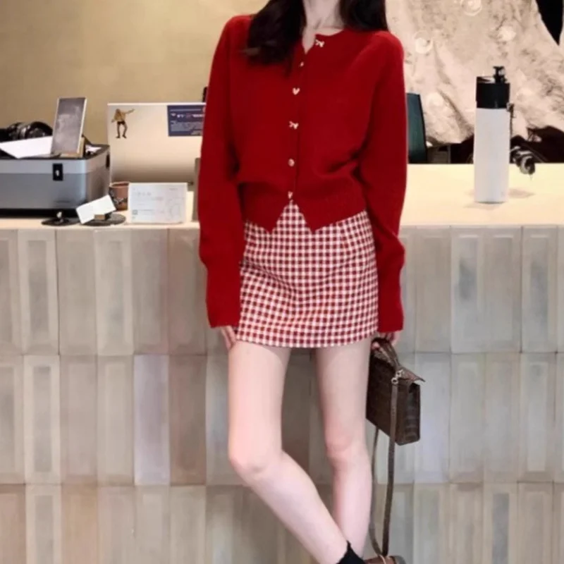 

Элегантный и практичный кардиган из меха енота в корейском стиле. Нежный женский осенний вязаный топ.