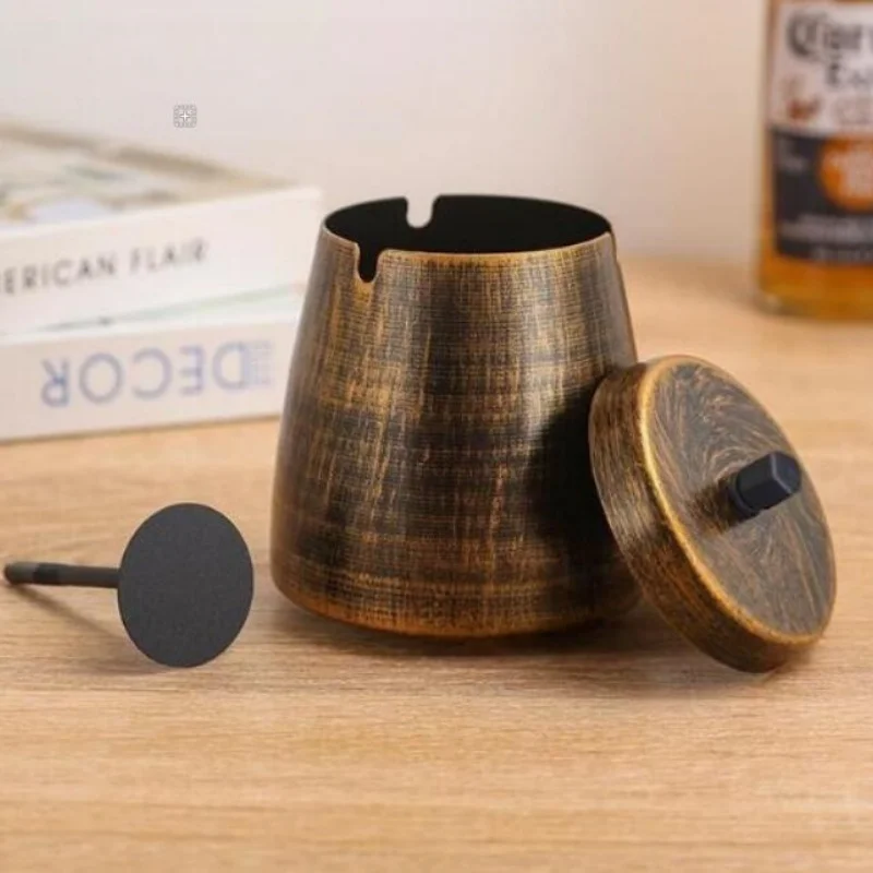 

Retro Iron Art Ashtray With Lid Column Dust Wind Proof Smokeless Vintage Ash Tray Cigarette Holder Aesthetic Smoking Accessories