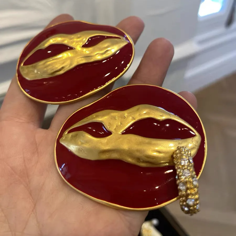 

Fashion exaggeration personality red dripping earrings niche advanced asymmetrical catwalk temperament earrings women