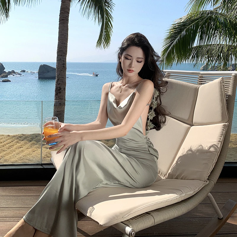 Sanya seaside vacation style beach maxi dress, backless, sexy halter strap, pure and seductive three-dimensional flower cocktail
