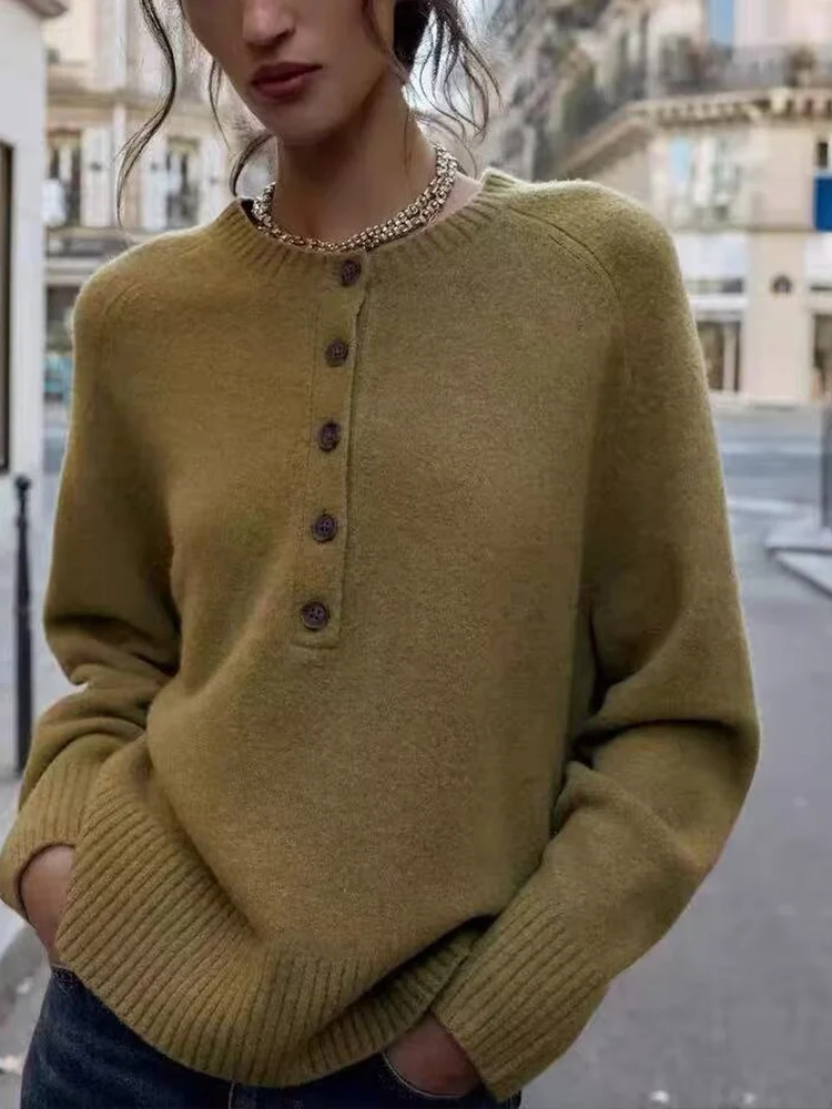 

European and American style 2025 winter new women's casual simple round neck long sleeve single-breasted knit sweater