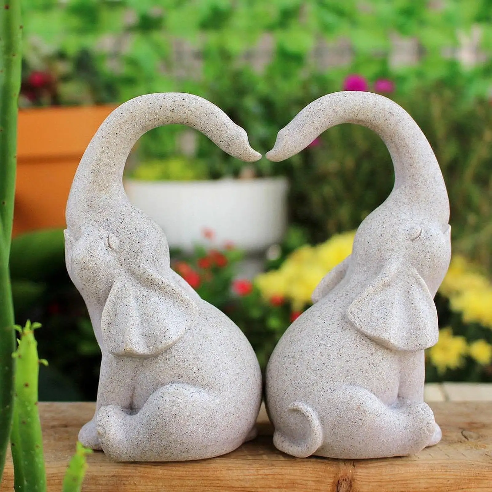 2Pcs Garden Elephant Statue Collection Centerpiece Craft Decorative Resin Figurine Garden Decoration for Garden Outdoor Yard