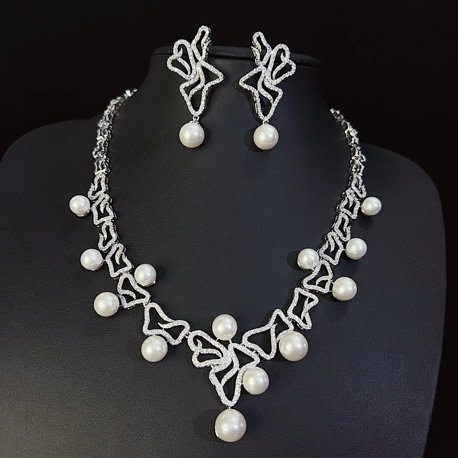Elegant Light Luxury Cute Set White Pearl Necklace and Earrings Women's Event Exquisite Jewelry Wedding Bridal Ball Gift M-1114