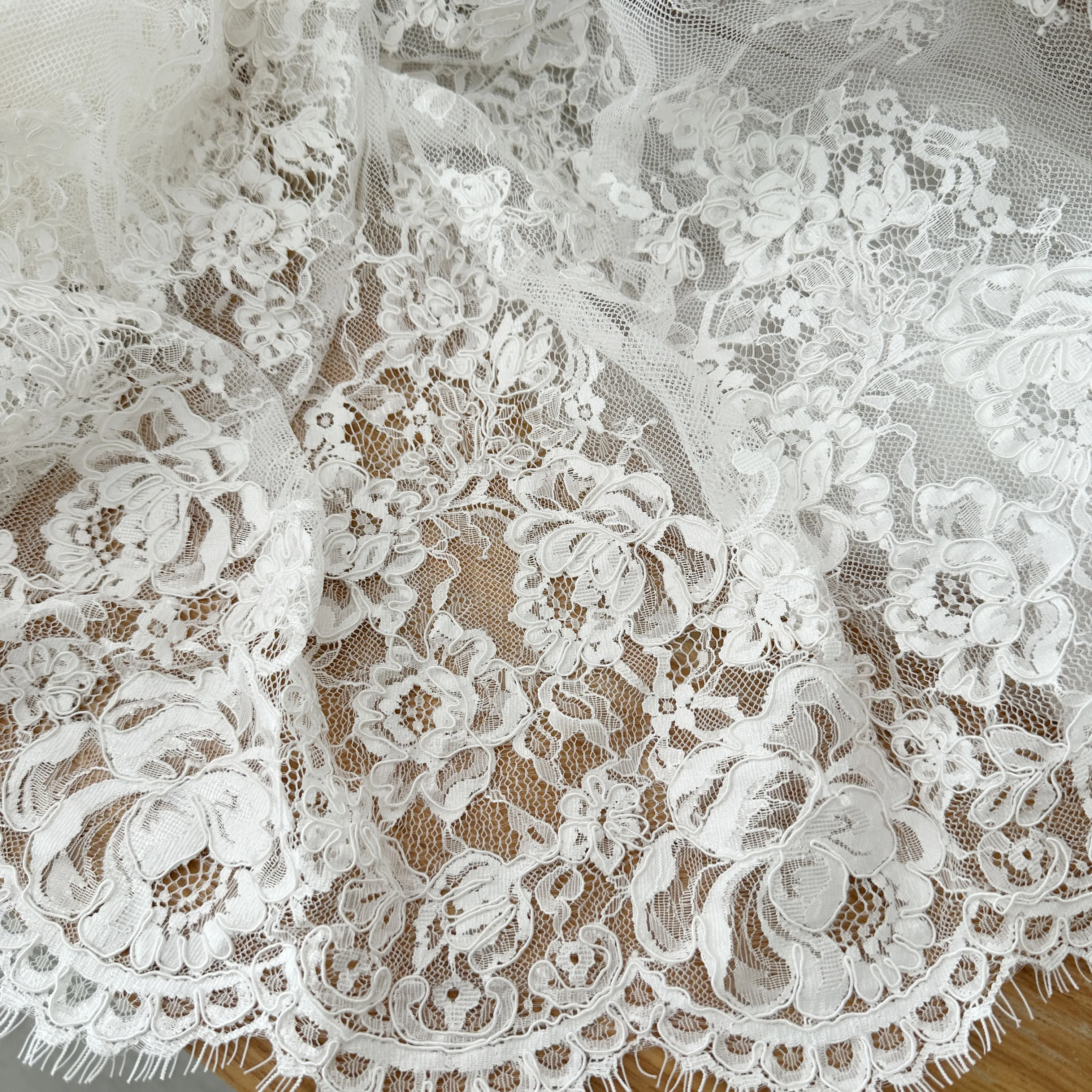 3 Meters Hand Made Alencon Lace Trim in Ivory , Bridal Veil Straps for Wedding Sash, Headband Jewelry Costume Design