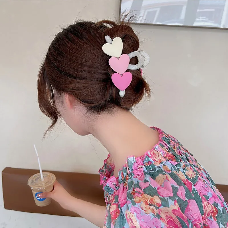 Korean Version of Sweet Gradient Heart-shaped Girl Hair Clip Summer Simple and Versatile Shark Clip Grab Clip 2024 New Model