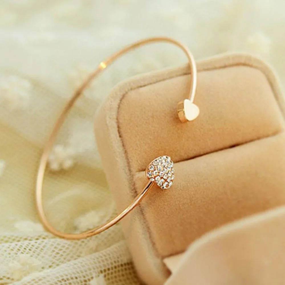 حساسة الماس الكامل سحر سوار الأزياء مطلية بالذهب افتتاح الحد الأدنى اثنين من الإسورة القلب للنساء