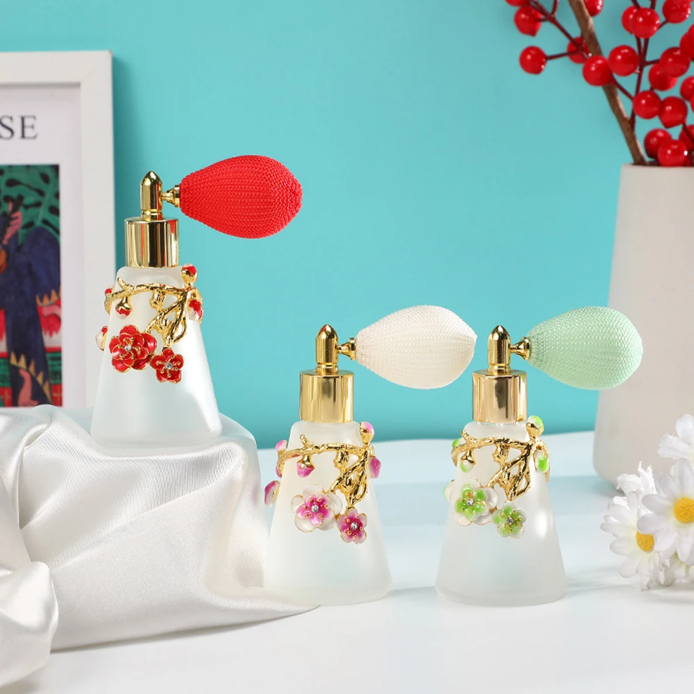 

50ml Vintage Luxury Perfume Bottle Plum Blossom Dubai Style Spray Atomizer Glass Bottle wit Air Bulb Classic Sprayer Fine Mist