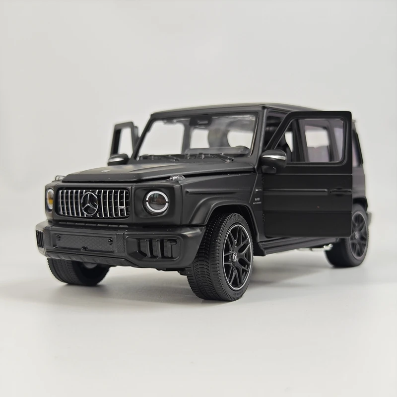 

rastar 1:24 simulation Mercedes Benz G63 alloy car model, doors and engine hood, trunk can be opened, off-road vehicle gift