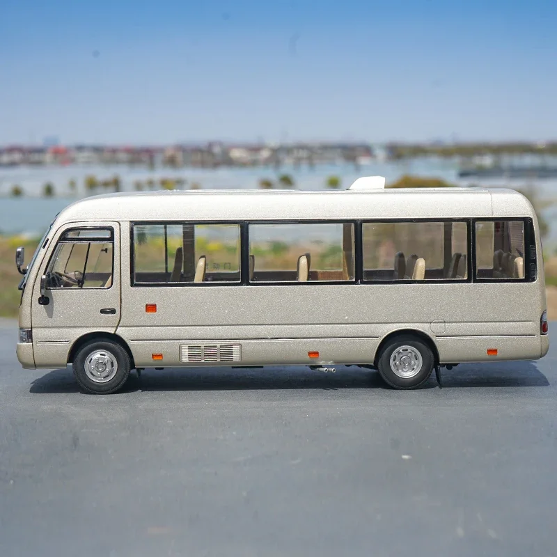 Original 1:24 Toyota Costa COASTER bread bus alloy simulation car model, children collection pieces, holiday gifts for children.