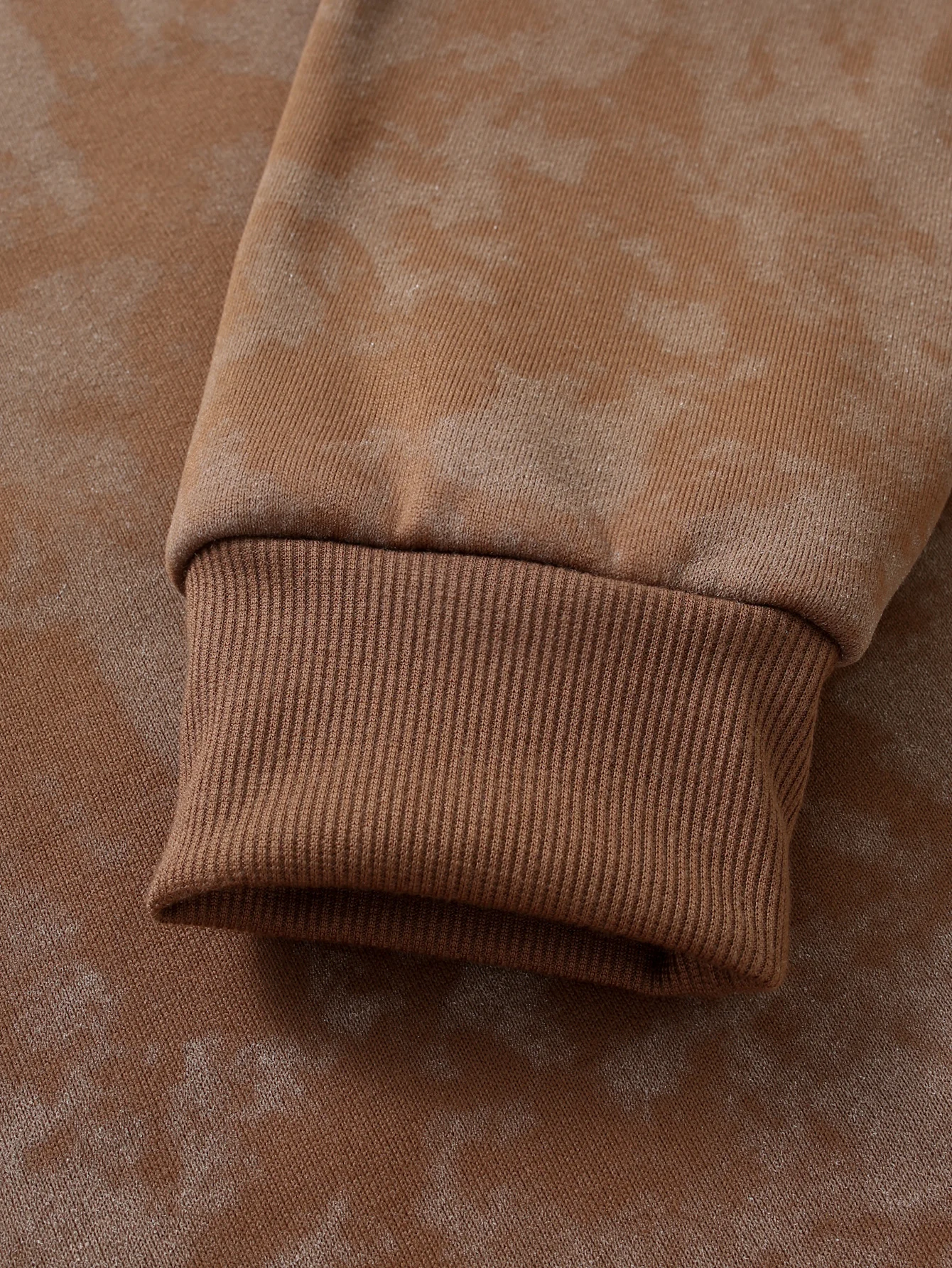 Unisex Vintage-Style Distressed Hoodie, in mehreren Farben erhältlich. – Detail 11