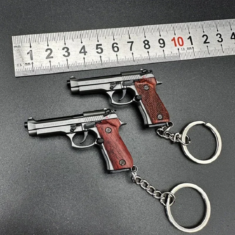 New Alloy 1:4 Scale  Berta 92F Pistol Keychain Mini  Gun Weapon Model Metal Keyring Key chain  For Adult Kids  Gift fake gun