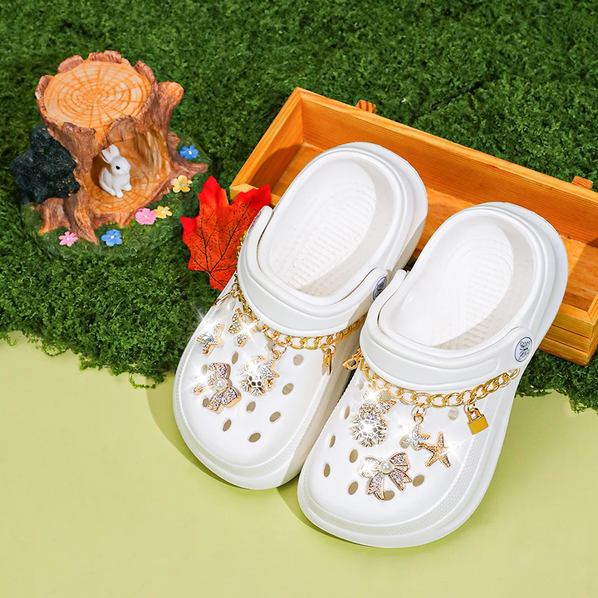 Kinder Slip-On Clogs und Pantoletten - Atmungsaktive, Wasserdichte EVA-Gartenschuhe mit Dekorativer Kette für Strand und Alltag 168 – Detail 15