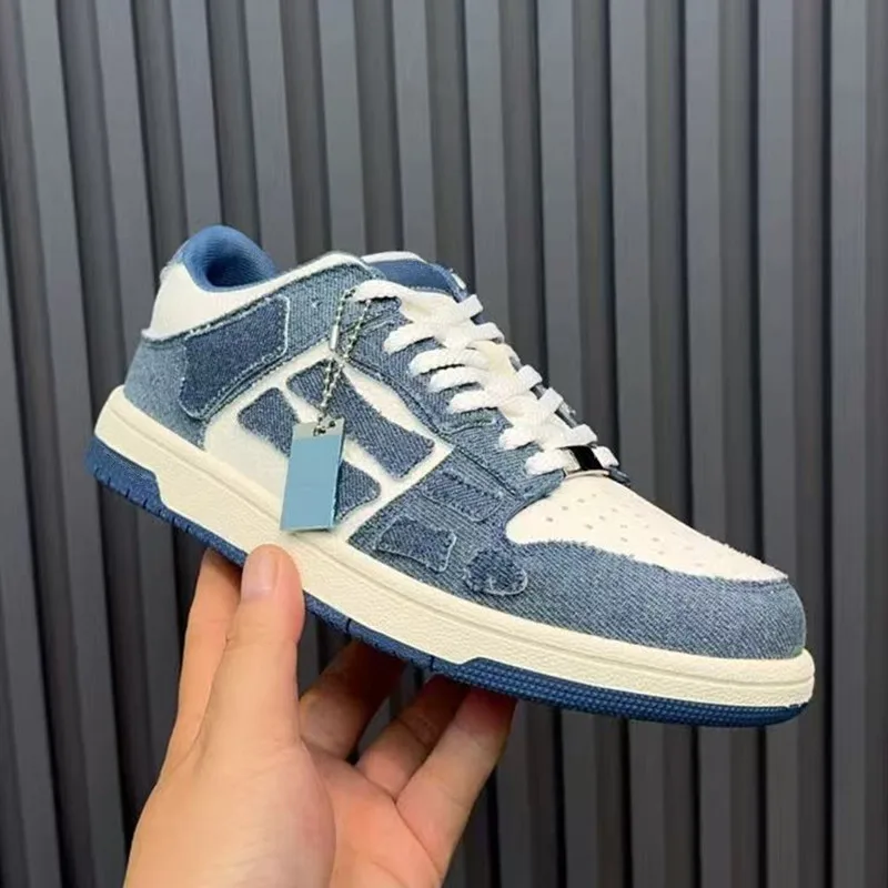 أحذية نسائية كاجوال من الجلد الطبيعي لربيع وخريف 2025 أحذية رياضية مسطحة جديدة للنساء أحذية فردية متعددة الاستخدامات للرجال