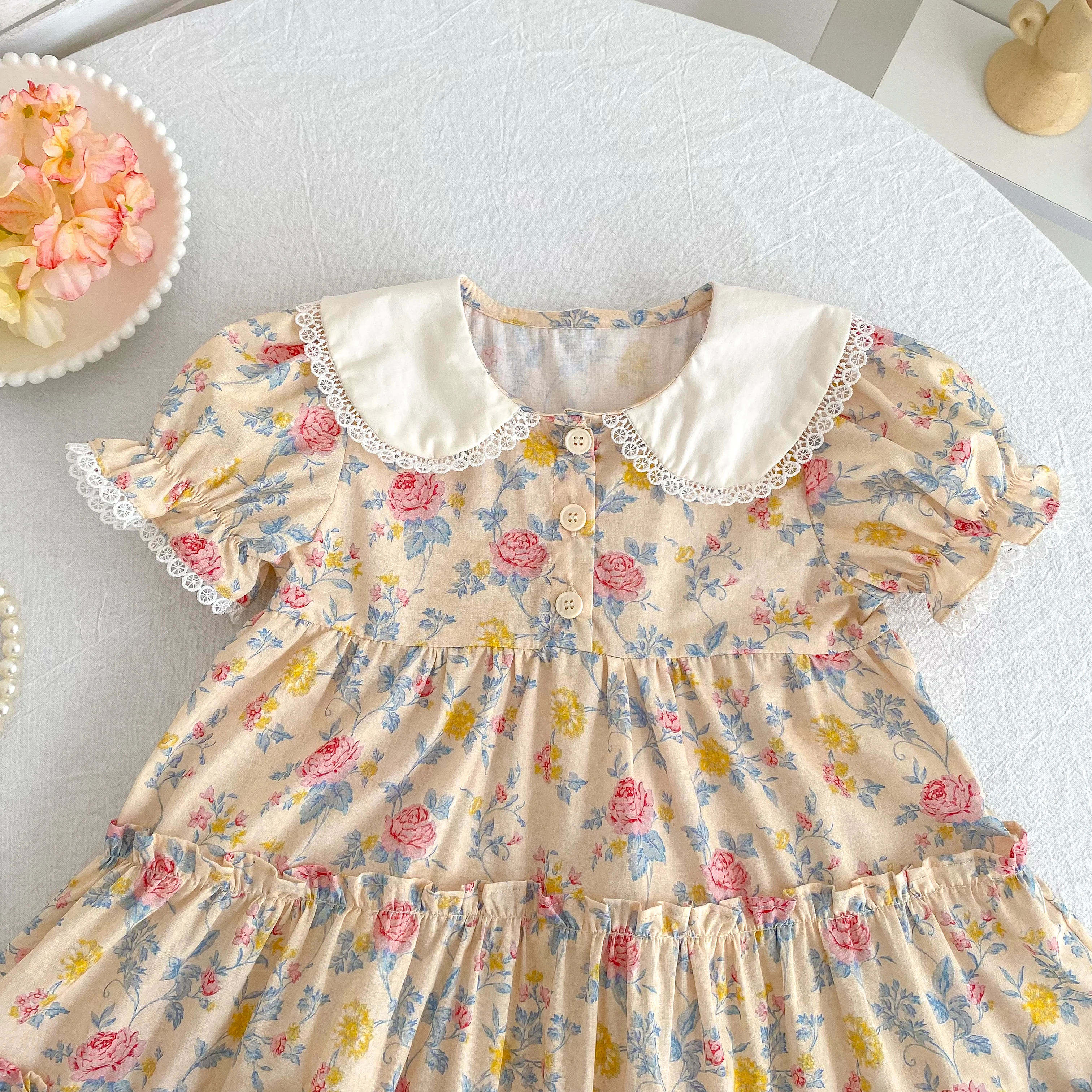 2026 Neues Mädchenkleid für den Sommer 2-6 Jahre Kurzarm-Kleid mit Blumenmuster Gerüschter Kragen Süßes Baumwollkleid – Detail 7