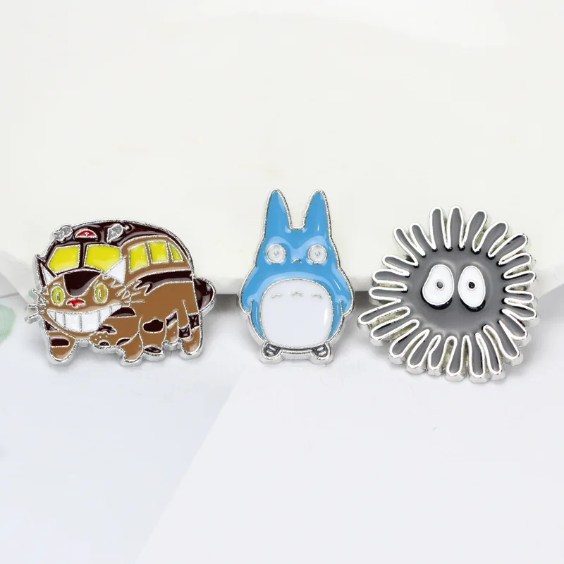 انمي ياباني لطيف هريرة بروش ظهره قبعة التلبيب المعادن شارة مينا تأثيري اكسسوارات الدعائم الرجال والنساء بروش هدية