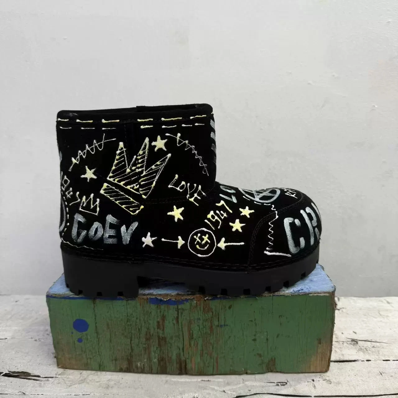 リアルピクチャー女性用高品質手作りグラフィティチャンキーソールブガン冬用スノーウール暖かいブーツ
