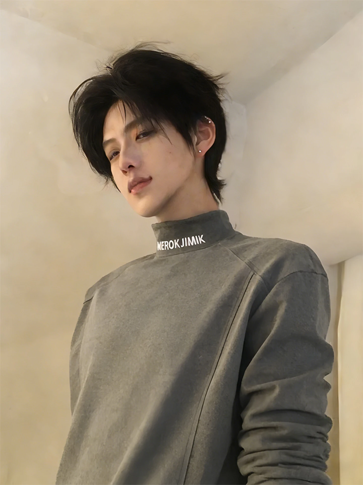 T-shirt thermique long pour homme à lettres blanches, doublé pour l'hiver, coupe ajustée, épaules appropriées, couche de base appropriée