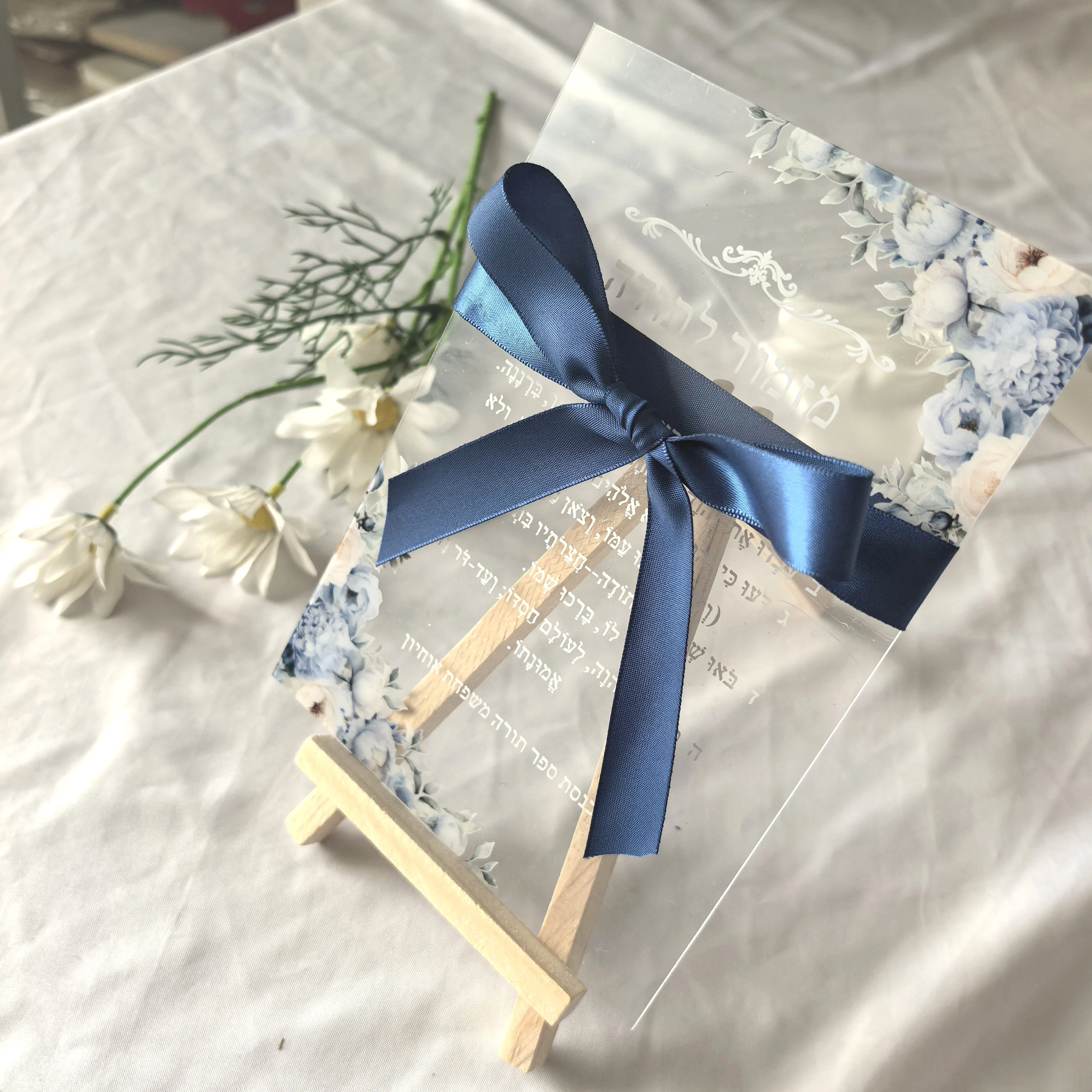 

Прозрачная свадебная пригласительная открытка толщиной 2 мм, акриловая иврит, молитвенные благословения, дизайн свечи, дерево бар-мицвы, сувенир, синий бант
