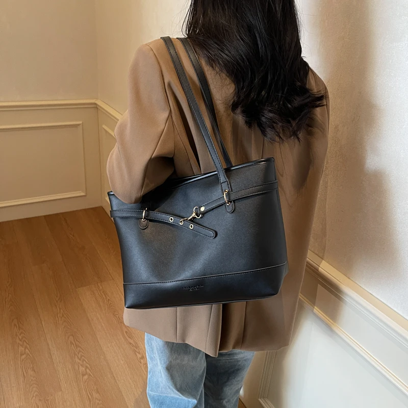 

Women Luxury Leather Shoulder Bag Elegant Classic Designer Tote Crossbody Handbag For Everyday Chic