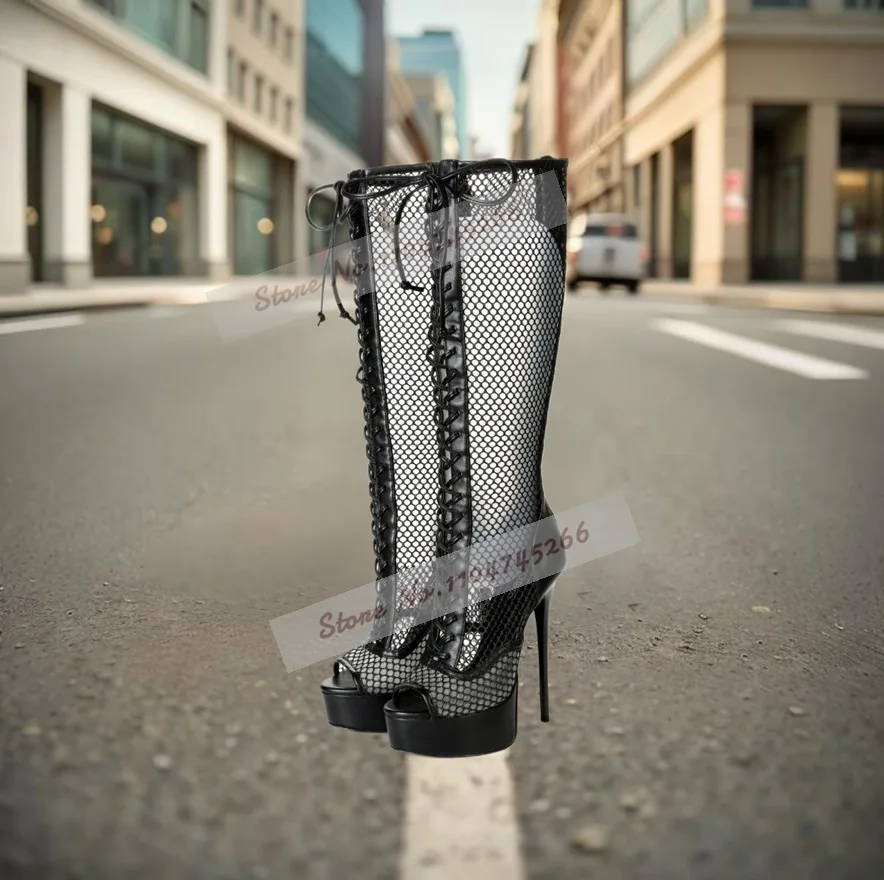 

Черные летние сапоги до колена с сеткой, матовые кожаные длинные сандалии на шпильке и платформе в стиле пэчворк, туфли на шнуровке в клетке