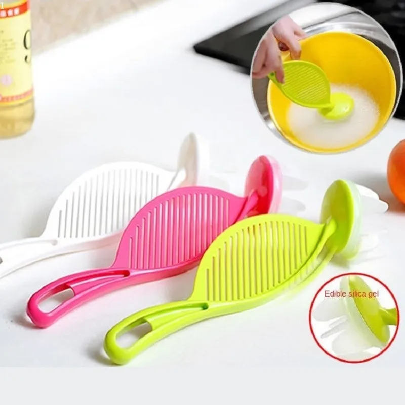 Rice Washer Multifunctional Drainer Hanging Type Rice Cleaning Brush Kitchen Bar Supplies Plastic Drain Basket Noodle Funnel