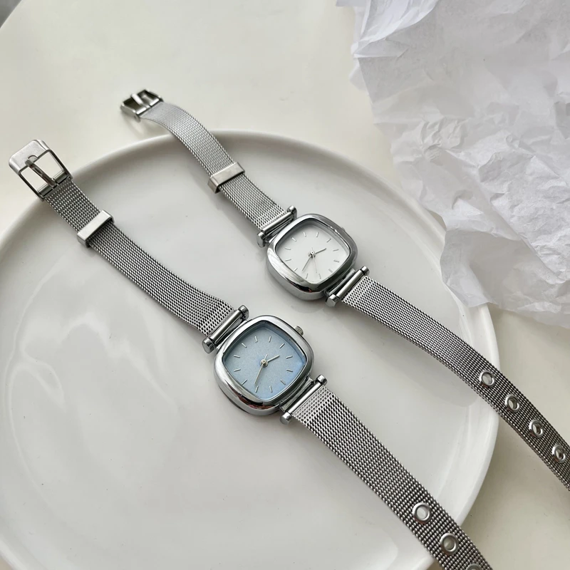 Маленькие квадратные женские часы в стиле ретро, нишевые, легкие, роскошные, простые, темпераментные, универсальные, повседневные, женские часы с маленьким циферблатом