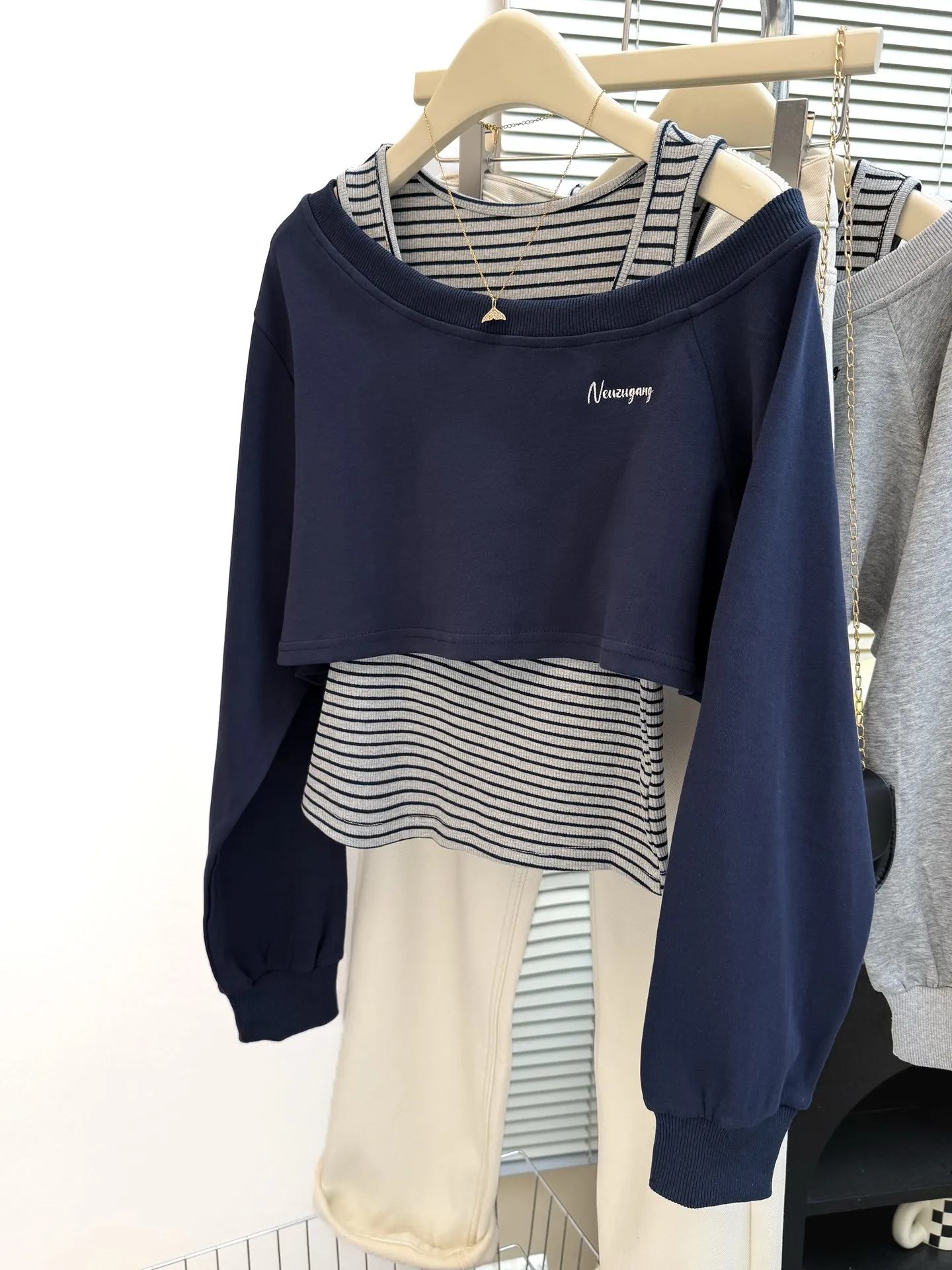 

Women's Diagonal Shoulder Long Sleeve Striped Sweatshirt Two-Piece Set Trendy Korean Style Comfortable Loose Fit Autumn New D...