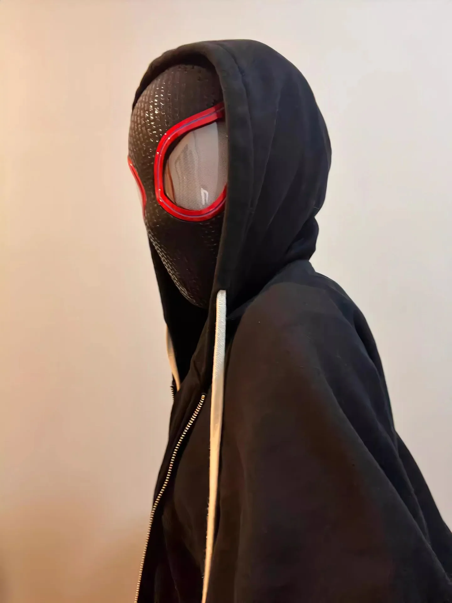 Spider-Man Auto-Touch Light Up Mask with Motorized Eyes & Ring Control 1:1 Scale Wearable Collectible for Cosplay