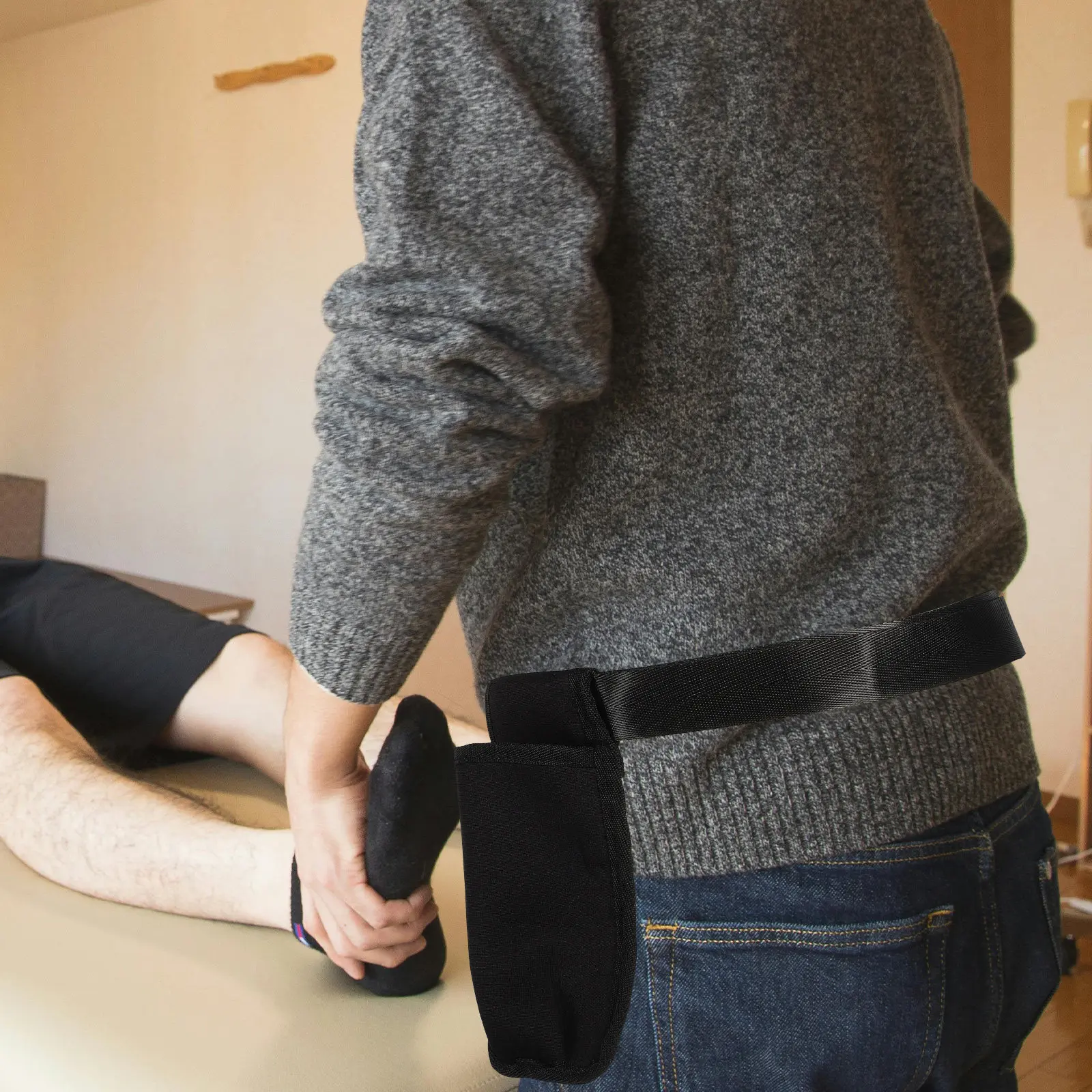 

Портативная сумка для массажных бутылочек с петлей для ремня, прочной застежкой-пряжкой, удобная для переноски, для масел и лосьонов, для спа-салонов и терапевтических процедур