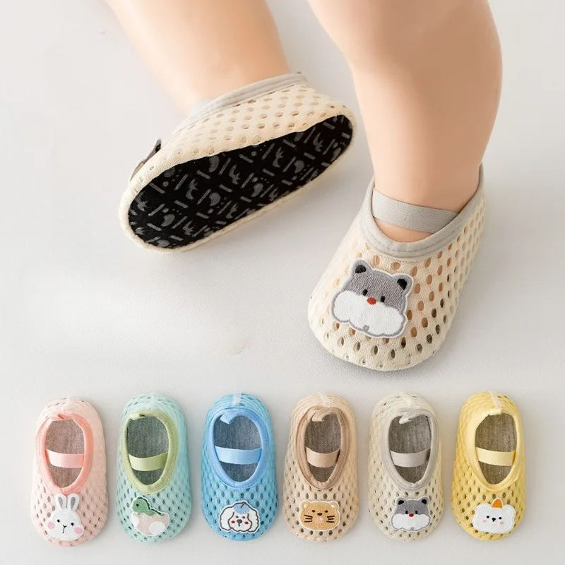 

Новые детские носки, кукольная обувь для малышей, нескользящие чехлы для носков с мягкой подошвой, напольная обувь, чехлы для носков, весенне-летние, против падения