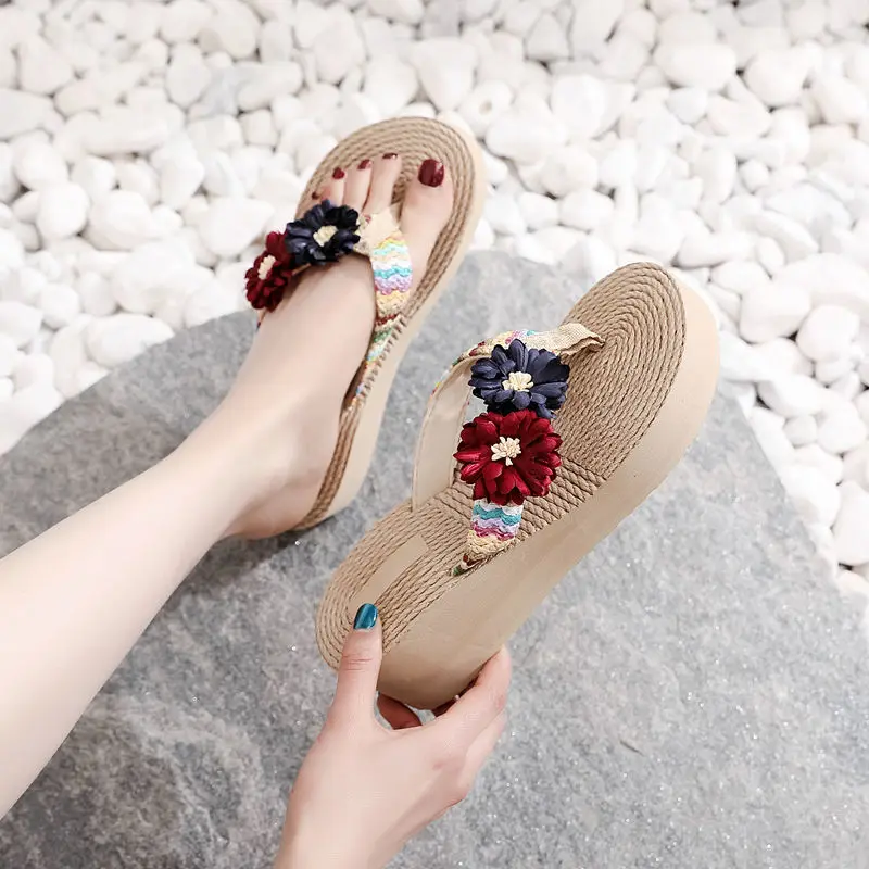 Summer New 2024 Sandals Flip Flop Beach Slipper With Stylish Fashion Comfortable Flat Cute Slippers For Women Platform Hot